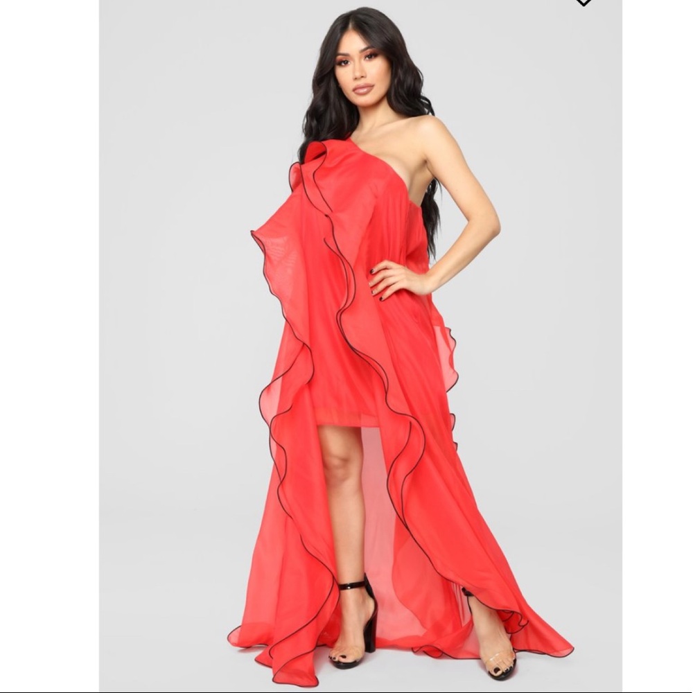 Ruffled maxi dress red